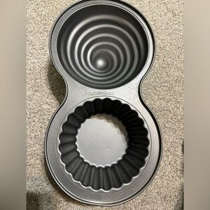 Celebrate It GIANT Cupcake Pan